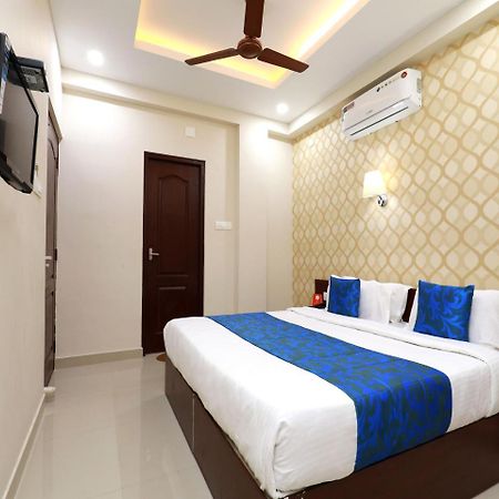 Oyo 6728 Almas Residency Hotel Kochi Екстериор снимка