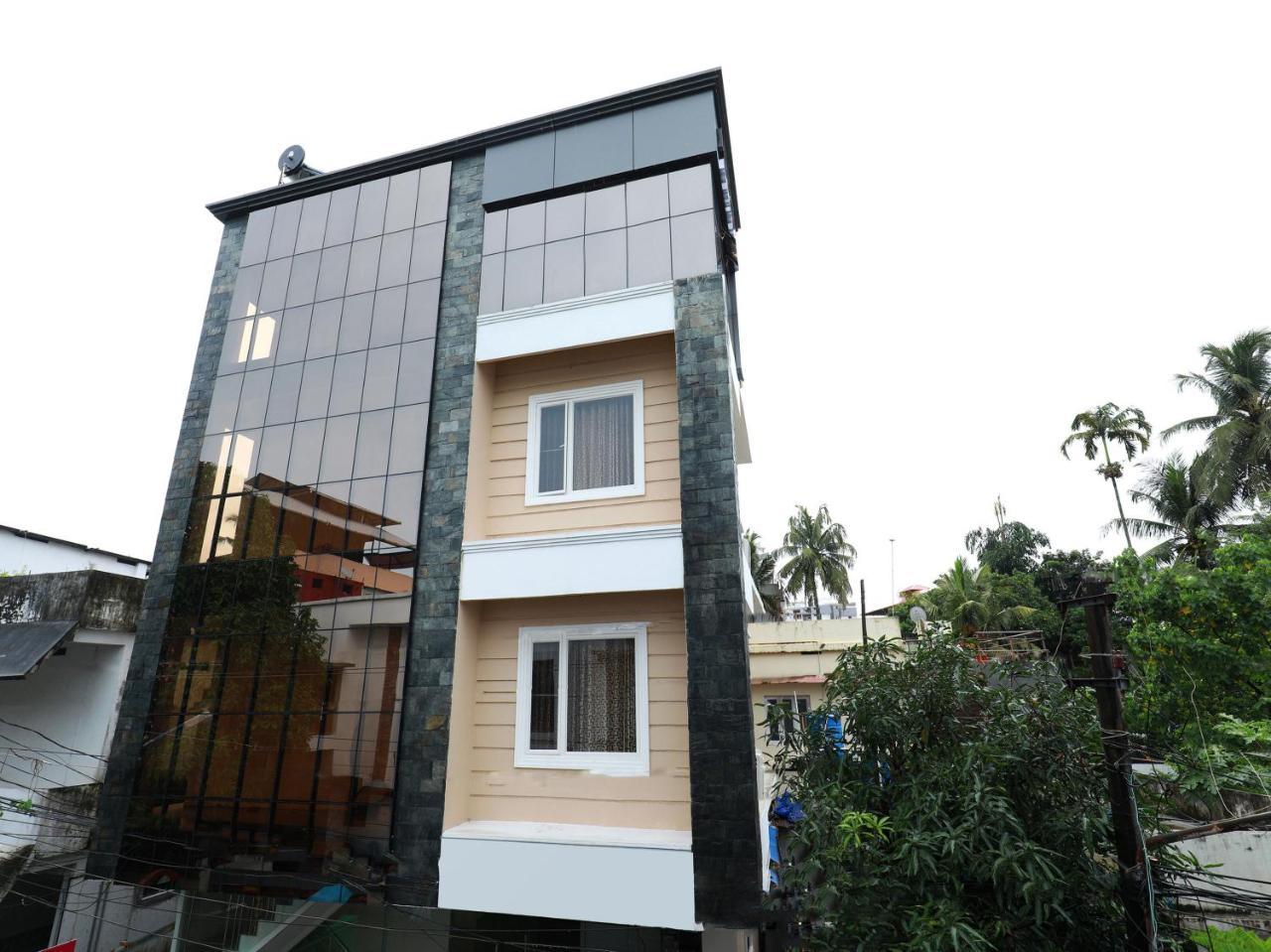 Oyo 6728 Almas Residency Hotel Kochi Екстериор снимка