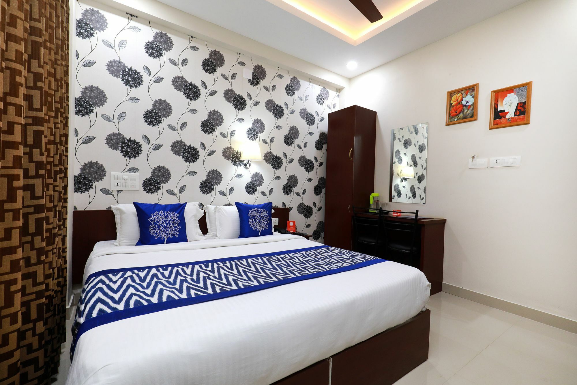 Oyo 6728 Almas Residency Hotel Kochi Екстериор снимка
